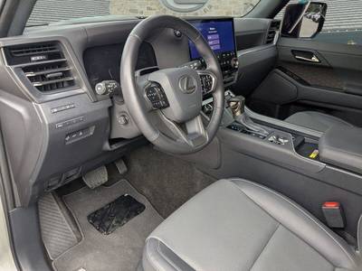 Vehicle inventory photo 7