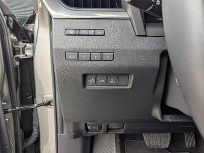 Vehicle inventory photo 17